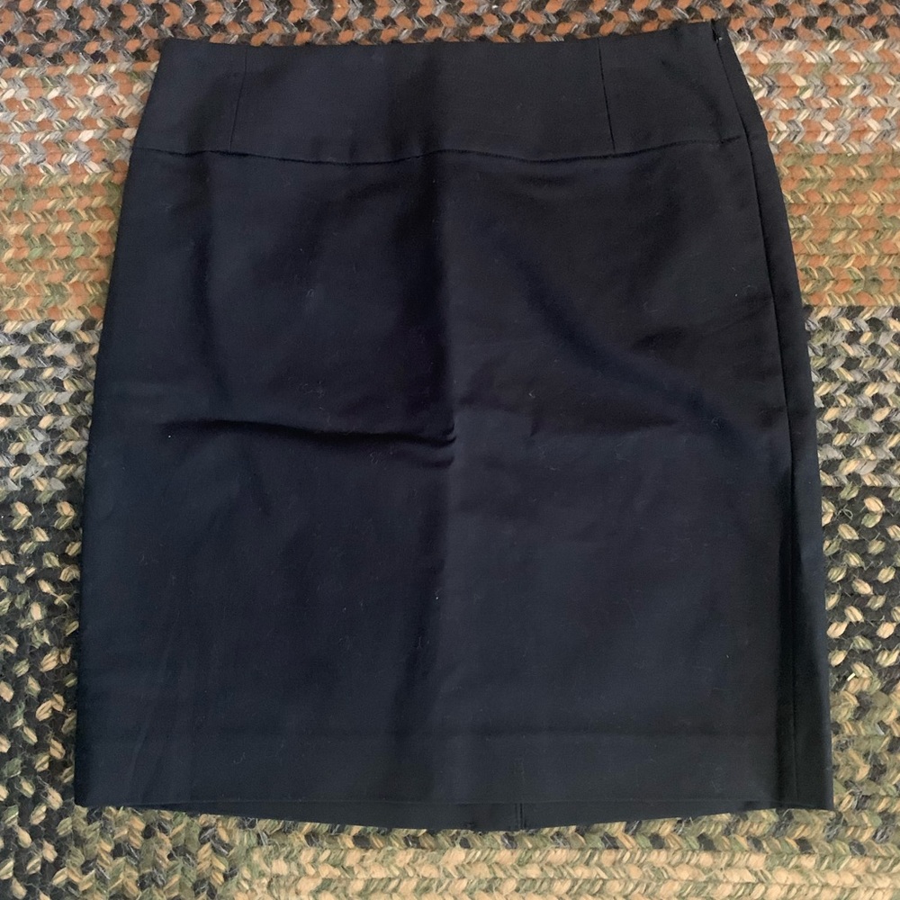 Banana Republic short pencil skirt. Black Size 6 NWT!!!